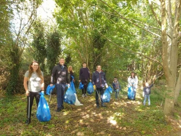 MP helps clean up Rhyl's Brickfield Pond